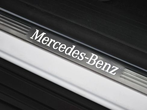 Used 2025 Mercedes-Benz GLE 450e 4MATIC w/ AMG Line Exterior image 12