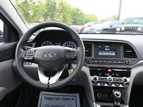 Used 2020 Hyundai Elantra SE FWD image 23