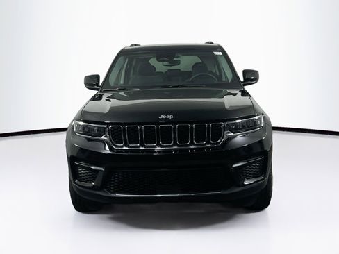 Used 2023 Jeep Grand Cherokee Laredo image 2