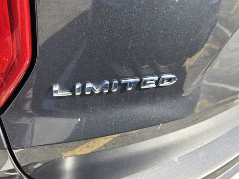 Used 2017 Ford Explorer Limited image 11