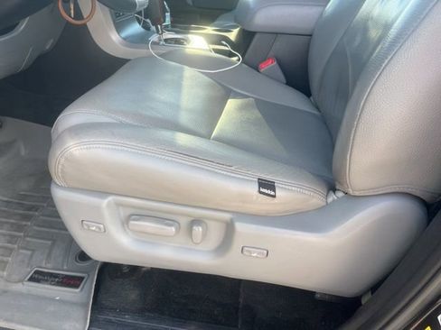 Used 2016 Toyota Sequoia Platinum image 11