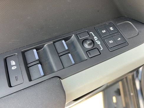 Used 2023 Land Rover Defender 130 SE AWD/4WD image 10
