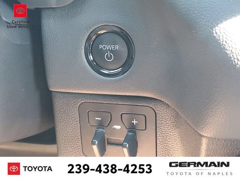 Used 2025 Toyota Tundra Limited AWD/4WD image 32