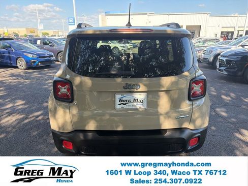 Used 2015 Jeep Renegade Latitude w/ Popular Equipment Group FWD image 4