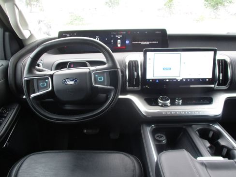 Used 2025 Ford Expedition Max Platinum AWD/4WD image 10
