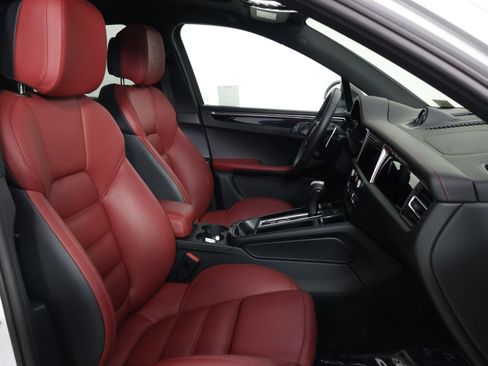 Certified 2026 Porsche Macan Turbo AWD/4WD image 31