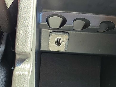 Used 2023 Jeep Cherokee Altitude Lux image 26