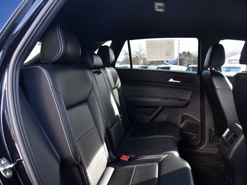 Used 2022 Volkswagen Atlas Cross Sport SE image 17