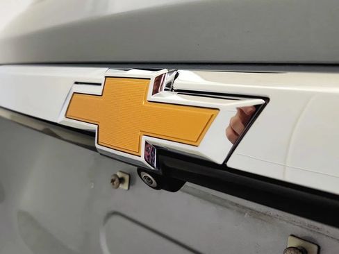 Used 2023 Chevrolet Traverse LT FWD image 34