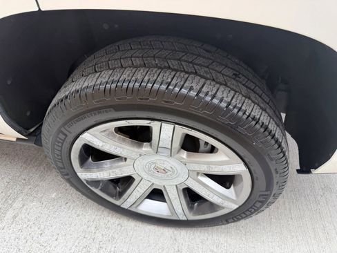 Used 2015 Cadillac Escalade Premium image 8