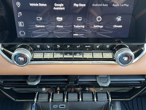 Used 2023 GMC Canyon AT4 w/ AT4 Premium Package image 26