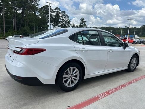 Used 2025 Toyota Camry LE FWD image 5