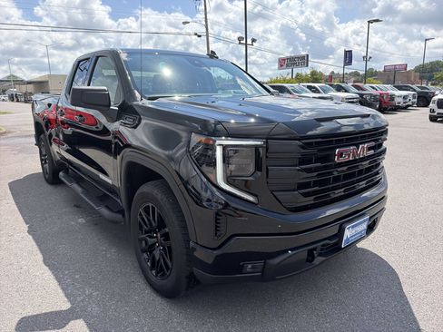Used 2025 GMC Sierra 1500 Elevation AWD/4WD image 3