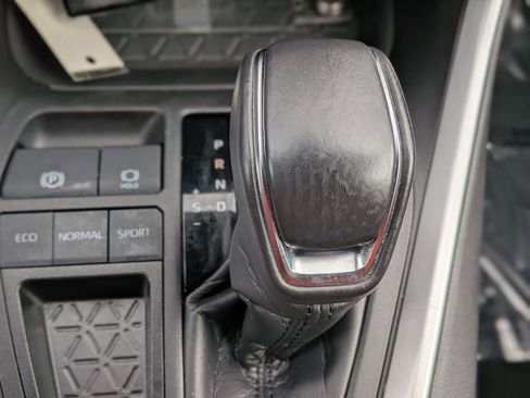 Used 2023 Toyota RAV4 XLE Premium image 31