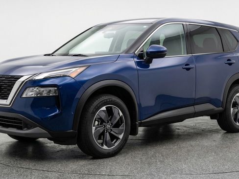 Used 2025 Nissan Rogue SV image 3