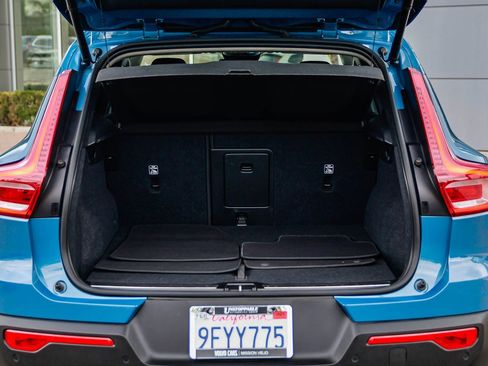 Used 2023 Volvo XC40 B5 Plus w/ Climate Package image 29