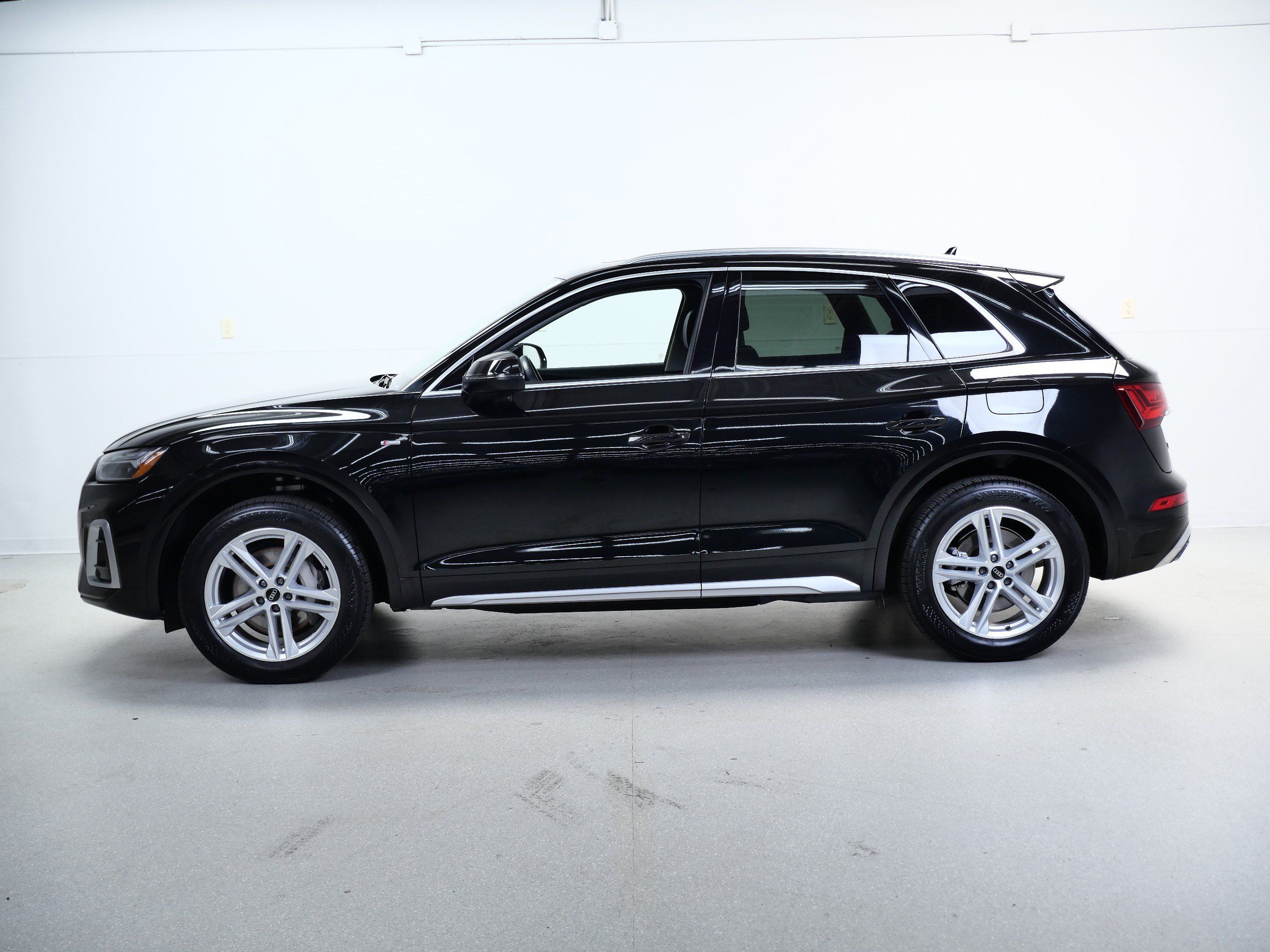 Used 2024 Audi Q5 e Premium AWD/4WD image 10