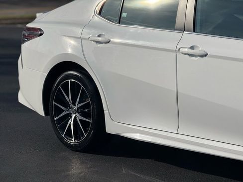 Used 2024 Toyota Camry SE image 8