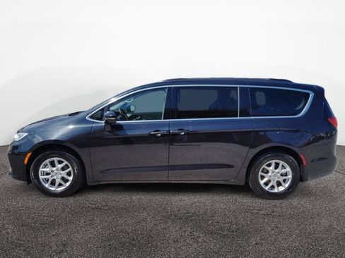 Used 2022 Chrysler Pacifica Touring-L FWD image 4