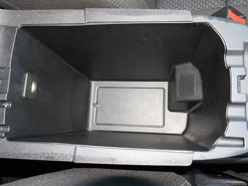Used 2024 GMC Terrain SLE FWD image 24