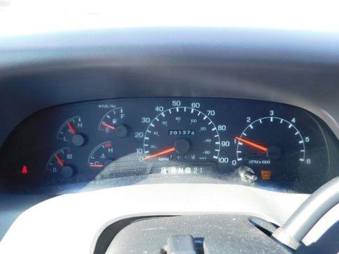Used 2001 Ford F250 XL image 13