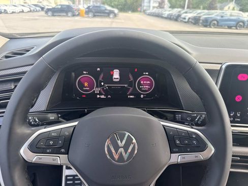 Certified 2024 Volkswagen Atlas Peak Edition SEL AWD/4WD image 30
