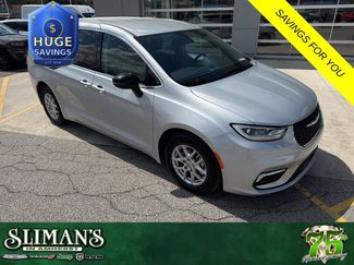 Used 2024 Chrysler Pacifica Touring-L FWD video 1