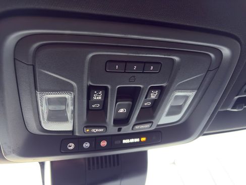 Used 2025 Chevrolet Silverado 2500 ZR2 w/ Technology Package image 28