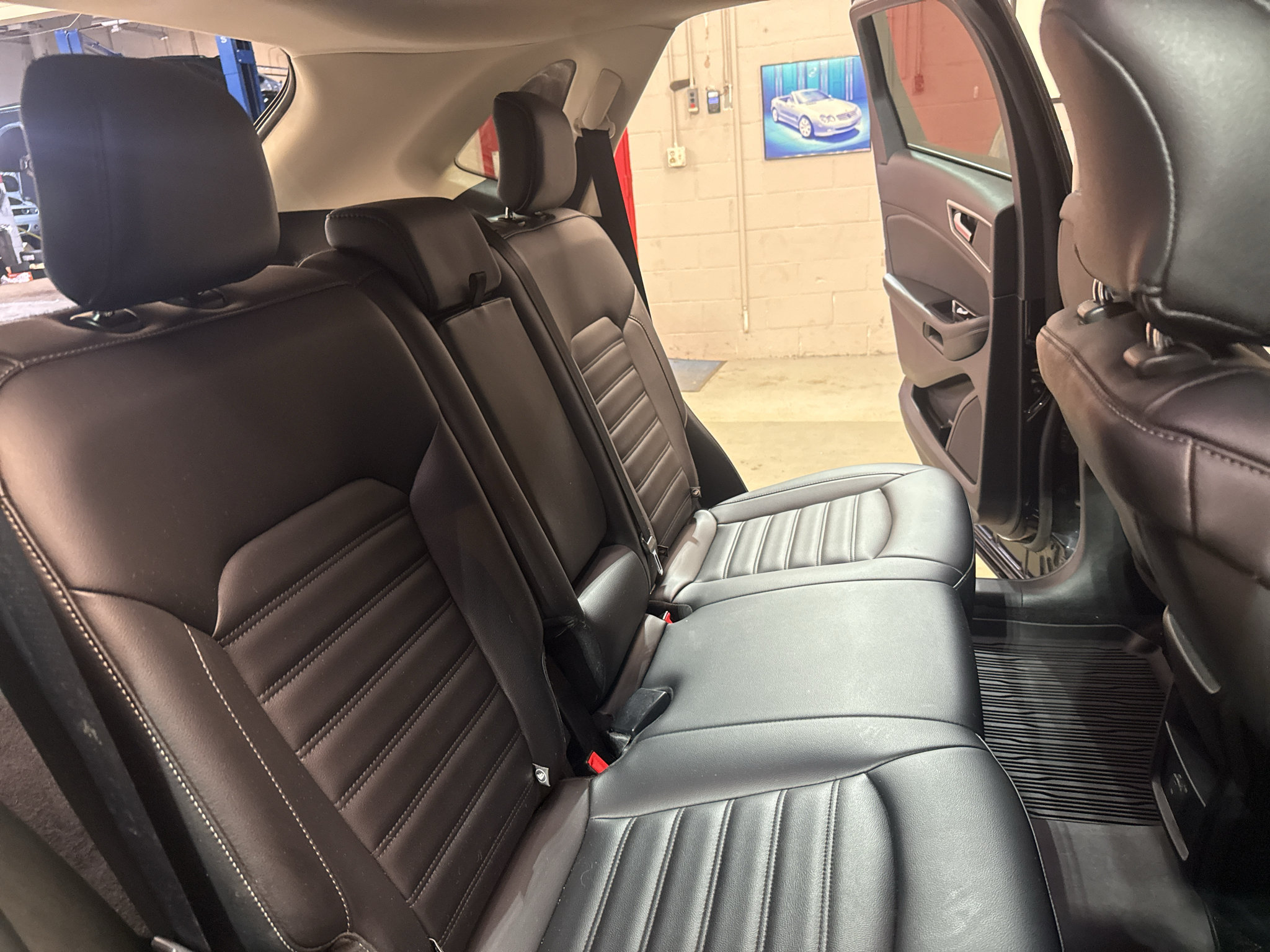 Used 2019 Ford Edge SEL w/ Equipment Group 201A AWD/4WD image 22