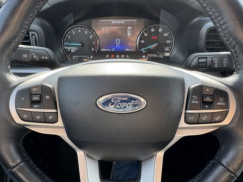 Used 2024 Ford Explorer XLT image 28