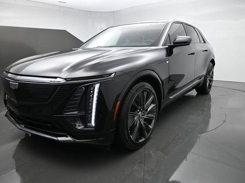 Used 2026 Cadillac Lyriq Signature Sport AWD/4WD image 41