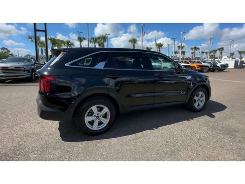 Used 2023 Kia Sorento LX FWD image 2