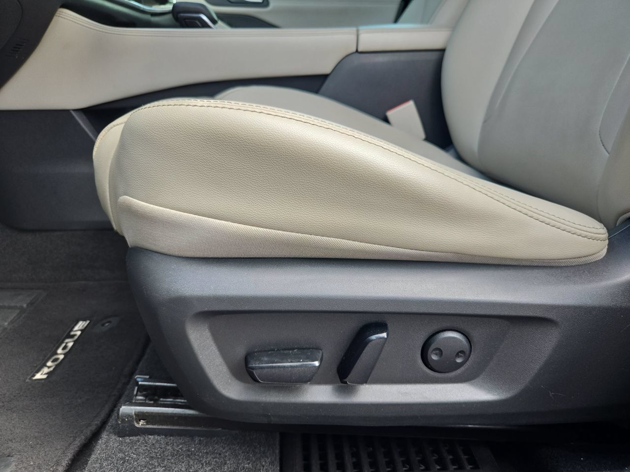 Used 2023 Nissan Rogue SL w/ SL Premium Package FWD image 29