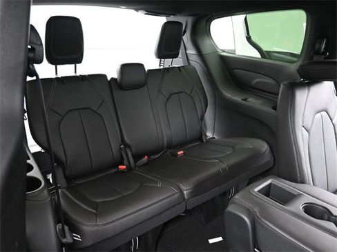 New 2026 Chrysler Pacifica Select image 22