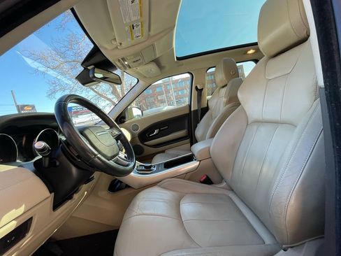 Used 2017 Land Rover Range Rover Evoque SE Premium image 10