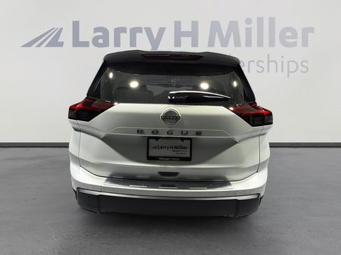 New 2026 Nissan Rogue SV FWD image 4