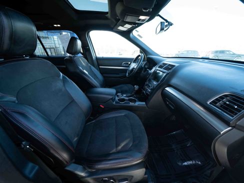 Used 2018 Ford Explorer XLT w/ Equipment Group 202A image 27