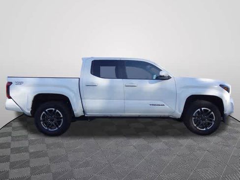 Used 2025 Toyota Tacoma TRD Sport w/ TRD Sport Upgrade Package AWD/4WD image 4