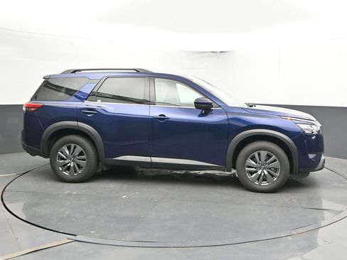 Used 2025 Nissan Pathfinder SV FWD image 4