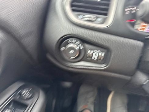 Used 2020 Jeep Renegade Altitude AWD/4WD image 27