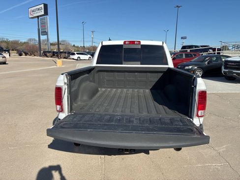 Used 2017 RAM 1500 Laramie w/ Convenience Group AWD/4WD image 5