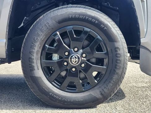 Used 2025 Toyota Tacoma SR5 AWD/4WD image 10