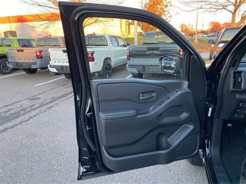 New 2026 Nissan Frontier SV image 9