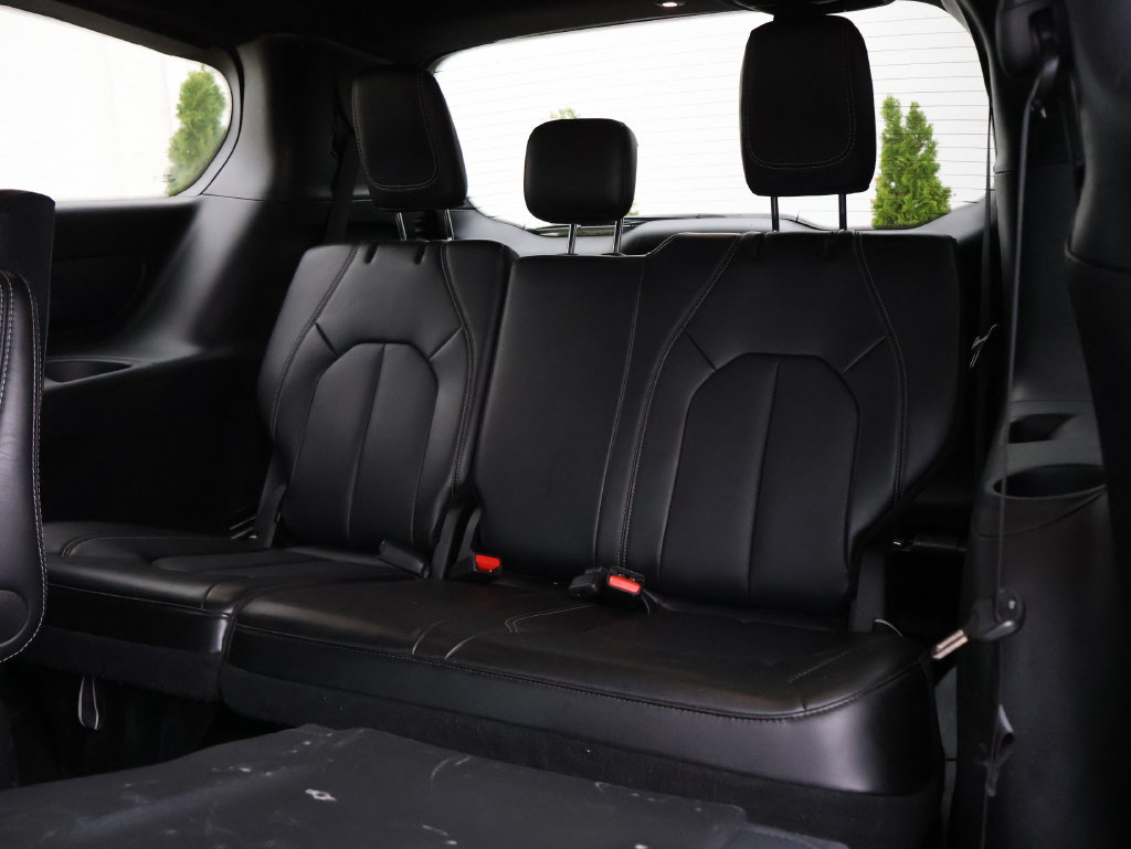 Used 2024 Chrysler Pacifica Limited FWD image 11