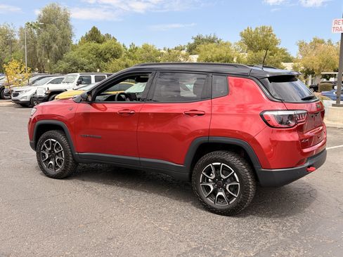 Used 2025 Jeep Compass Trailhawk AWD/4WD image 3