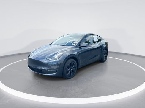 Used 2025 Tesla Model Y Long Range RWD image 5