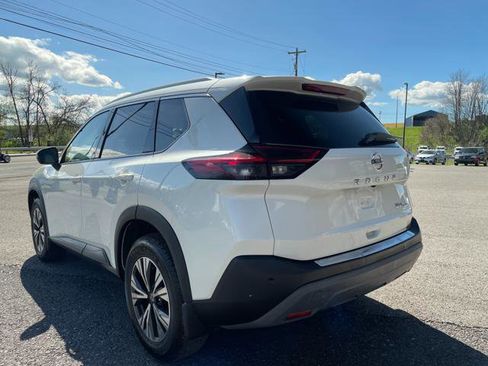 Used 2021 Nissan Rogue SV w/ Premium Package image 4