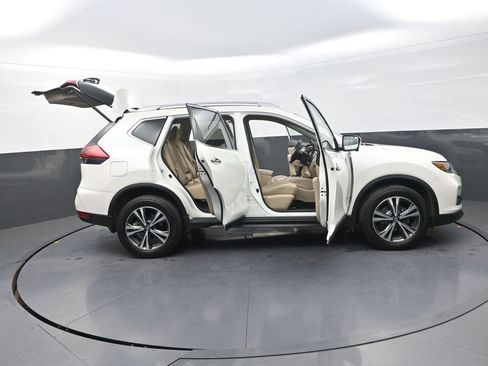 Used 2019 Nissan Rogue SV w/ Premium Package image 38