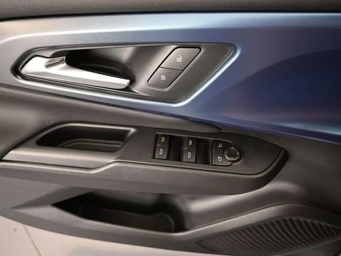 New 2026 Chevrolet Equinox EV LT image 36