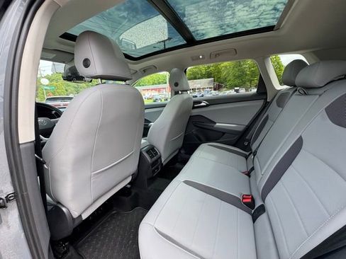 Certified 2023 Volkswagen Taos SE w/ Panoramic Sunroof Package FWD image 10